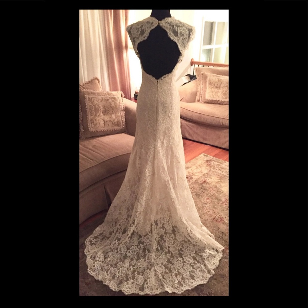 Venus Lace Bridal Gown